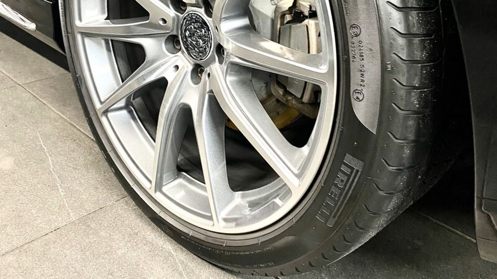 Understanding the Benefits of High-Performance Tyres