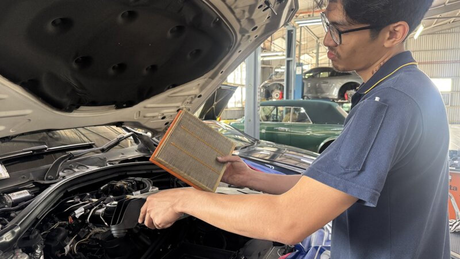 Engine Air Filter Maintenance – How often to change and how it impacts fuel efficiency