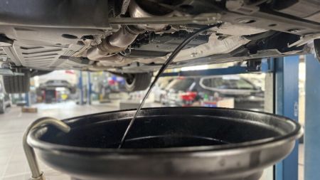 Why You Should not Change Engine Oil at Home